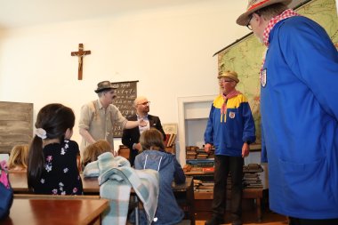 Children and farm labourers in the city museum