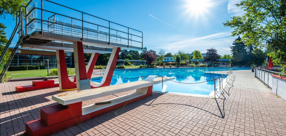 Diving area at Beckum open-air swimming pool