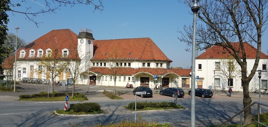 Railway station building