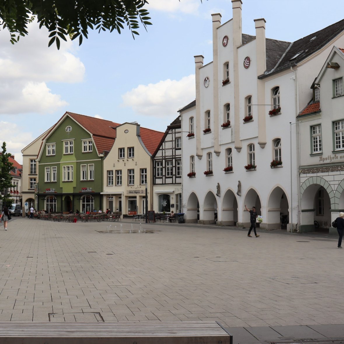 Empty new market place