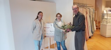 Kathrin Pletz (Mitarbeiterin „Orchidee”), Juliana Funk (Inhaberin „Orchidee”) und Reinhard Northoff (City.Initivative.Beckum e. V.)