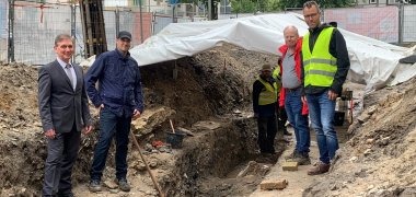 Gruppenbild an der Grabungsstelle