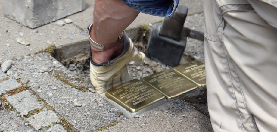 Verlegung von Stolpersteinen