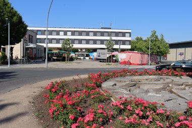 Kreisverkehr mit Rathaus in Neubeckum