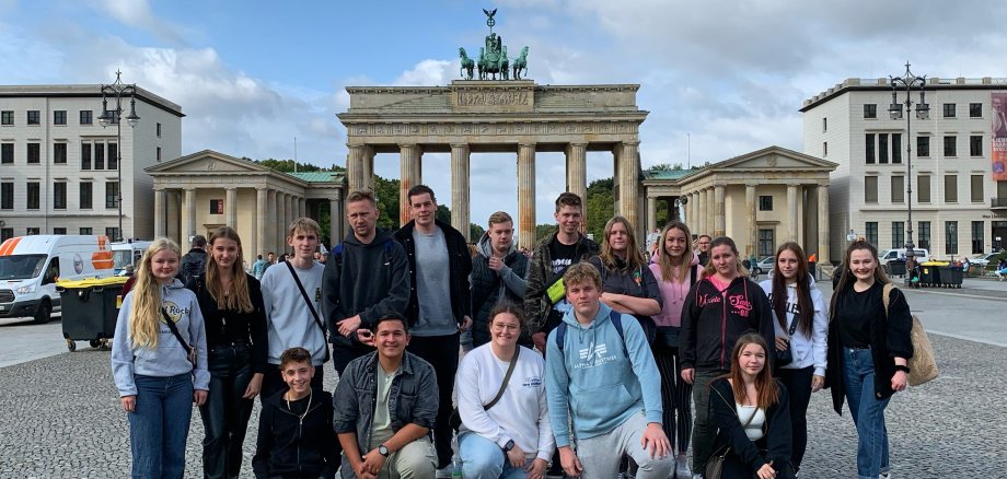 Gruppenbild vor dem Brandenburger Tor