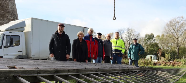 Gruppenbild am Flügel